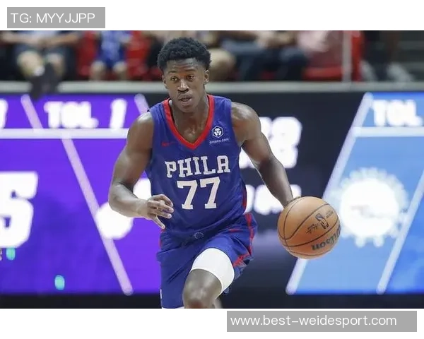 埃奇库姆半场表现不佳10投仅3中三分球命中率低迷仅得7分2篮板